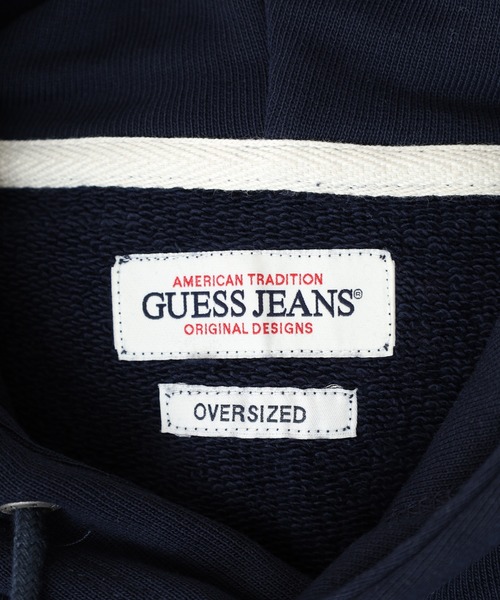 GUESS JEANS（ゲスジーンズ）の「GUESS JEANS GJ HOOD OS 3D EMBRO SCRIPT LOGO SWEAT ゲス プルオーバースウェットフーディ（パーカー・メンズ・ネイビー/アイボリー・L/S/M）」の5枚目の写真