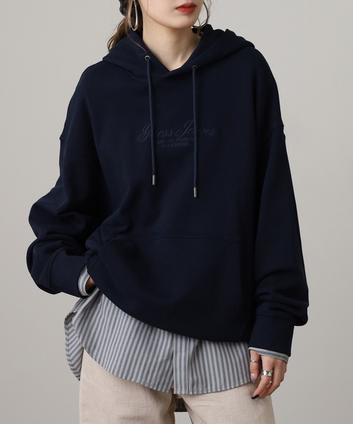 GUESS JEANS（ゲスジーンズ）の「GUESS JEANS GJ HOOD OS 3D EMBRO SCRIPT LOGO SWEAT ゲス プルオーバースウェットフーディ（パーカー・メンズ・ネイビー/アイボリー・L/S/M）」の22枚目の写真
