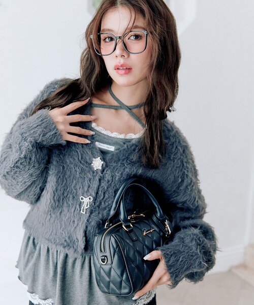 OLIVE des OLIVE(オリーブデオリーブ)の「snow short cardigan(カーディガン/ボレロ・レディース・ピンク/サックスブルー/オフホワイト/チャコールグレー・FREE)」の3枚目の写真