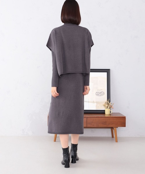 GALLORIA（ギャローリア）の「ケーブル柄ポンチョ付ニットワンピース（ワンピース・レディース・チャコールグレー/モカ・S/M/L/LL）」の4枚目の写真