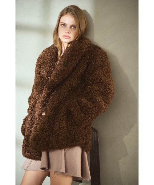 Estella.K(エステラケー)の「Gilda Belted Shearing Coat モンゴリアンエコファーコート(その他アウター・レディース・ベージュ/ブラウン・FREE)」の2枚目の写真