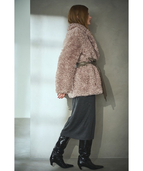 Estella.K(エステラケー)の「Gilda Belted Shearing Coat モンゴリアンエコファーコート(その他アウター・レディース・ベージュ/ブラウン・FREE)」の9枚目の写真