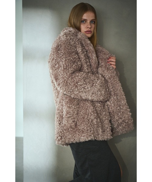 Estella.K(エステラケー)の「Gilda Belted Shearing Coat モンゴリアンエコファーコート(その他アウター・レディース・ベージュ/ブラウン・FREE)」の6枚目の写真