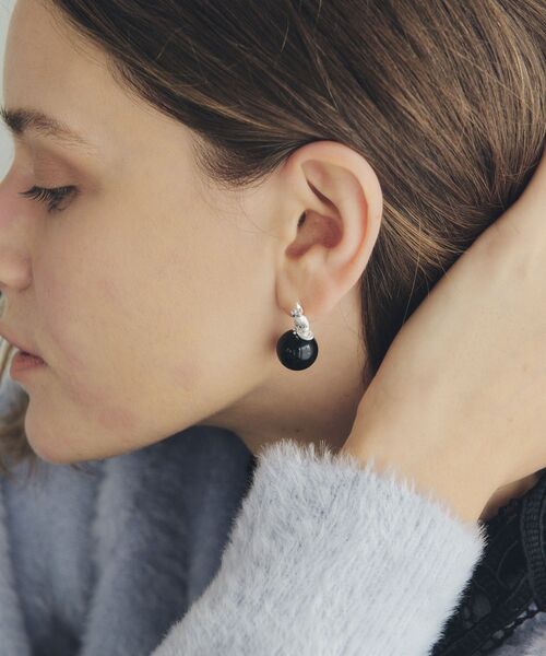 YECCA VECCA（イェッカヴェッカ）の「パールキャットピアス（ピアス（両耳用）・レディース・シルバー/ゴールド・FREE）」の3枚目の写真