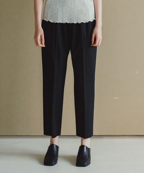 WHYTO.(ホワイト)の「「WHYTO. / ホワイト」センタープレストラウザー(その他パンツ・レディース・チャコールグレー/ライトベージュ/ブラック・40/38/36)」の2枚目の写真