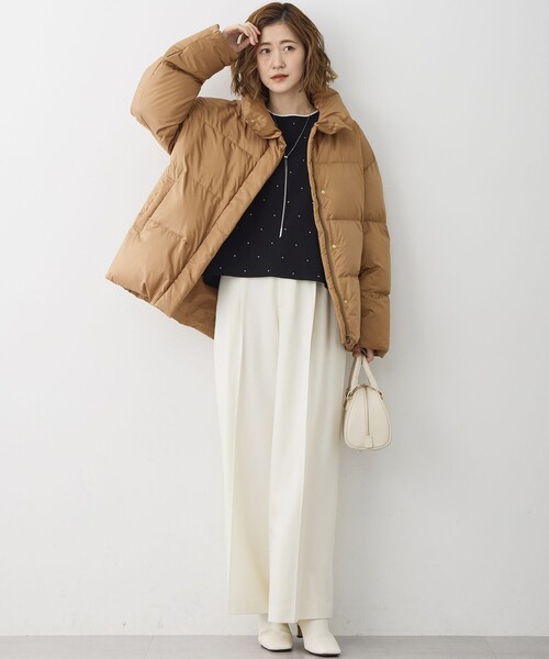 23区(ニジュウサンク)の「シレータフタ ハイネック ショート ダウンコート(ダウンジャケット/コート・レディース・ブラック系/黄土色系/ライトグレー系・38)」の18枚目の写真