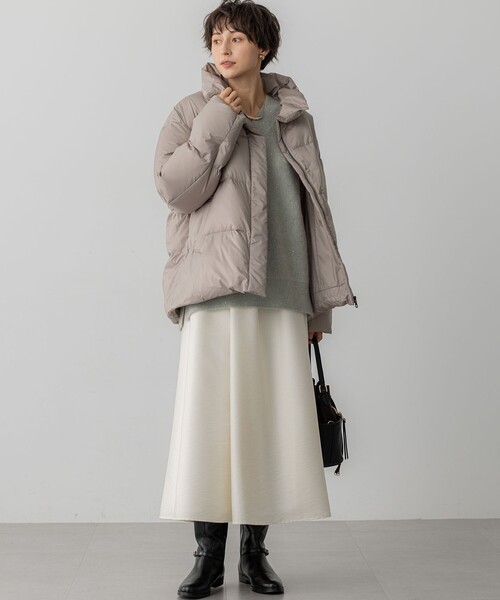 23区(ニジュウサンク)の「シレータフタ ハイネック ショート ダウンコート(ダウンジャケット/コート・レディース・ブラック系/黄土色系/ライトグレー系・38)」の22枚目の写真