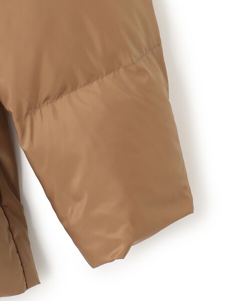 23区(ニジュウサンク)の「シレータフタ ハイネック ショート ダウンコート(ダウンジャケット/コート・レディース・ブラック系/黄土色系/ライトグレー系・38)」の5枚目の写真