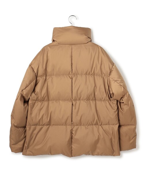 23区(ニジュウサンク)の「シレータフタ ハイネック ショート ダウンコート(ダウンジャケット/コート・レディース・ブラック系/黄土色系/ライトグレー系・38)」の7枚目の写真