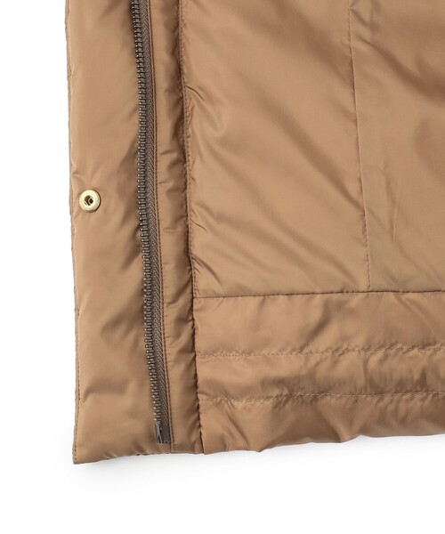 23区(ニジュウサンク)の「シレータフタ ハイネック ショート ダウンコート(ダウンジャケット/コート・レディース・ブラック系/黄土色系/ライトグレー系・38)」の10枚目の写真