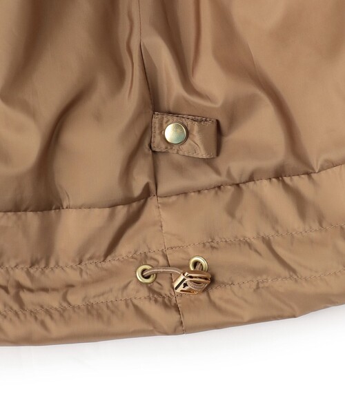 23区(ニジュウサンク)の「シレータフタ ハイネック ショート ダウンコート(ダウンジャケット/コート・レディース・ブラック系/黄土色系/ライトグレー系・38)」の11枚目の写真