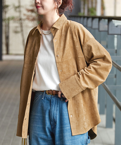 B.C STOCK（ベーセーストック）の「《追加》スウェードライクシャツ（シャツ/ブラウス・レディース・キャメル/ブラック・FREE）」の2枚目の写真
