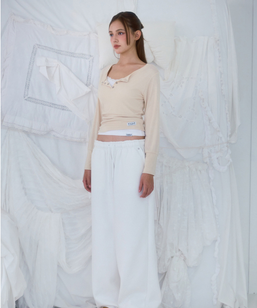 ROSEFRANTZ（ロゼフランツ）の「Eyelet Henley-neck Long Sleeve [Beige]（Tシャツ/カットソー・レディース・Beige・OS）」の3枚目の写真