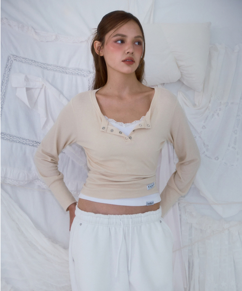 ROSEFRANTZ（ロゼフランツ）の「Eyelet Henley-neck Long Sleeve [Beige]（Tシャツ/カットソー・レディース・Beige・OS）」の6枚目の写真
