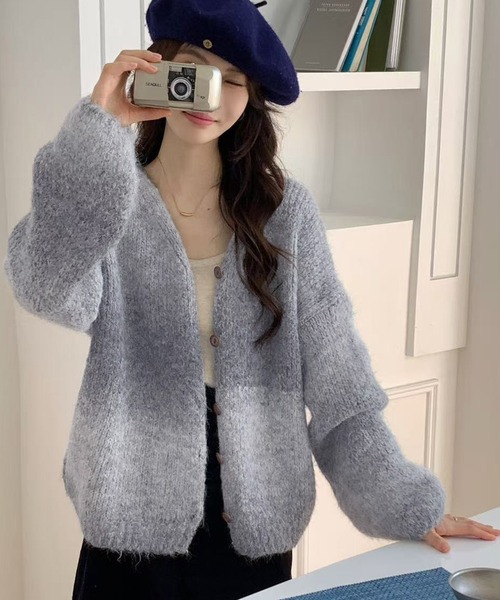 DAY CLOSET(デイ クローゼット)の「ゆったり着られる厚手のオーバーサイズ。長袖くすみグラデーションニットカーディガン レディース(カーディガン/ボレロ・レディース・ブラウン/グレー・FREE)」の3枚目の写真
