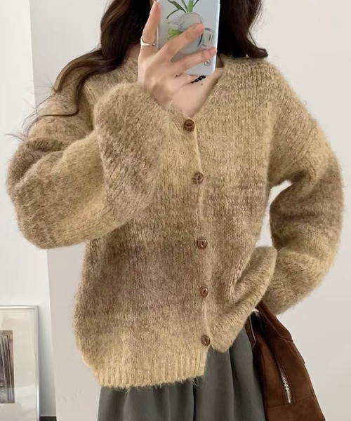 DAY CLOSET(デイ クローゼット)の「ゆったり着られる厚手のオーバーサイズ。長袖くすみグラデーションニットカーディガン レディース(カーディガン/ボレロ・レディース・ブラウン/グレー・FREE)」の7枚目の写真
