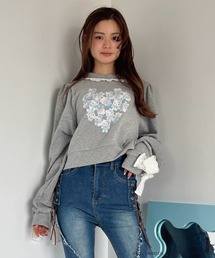 MORE self LOVE（モアセルフラブ）の「ANGEL【HELLO KITTY】 HEART FRILL SWEAT（スウェット）」