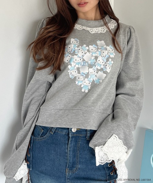 sanrio(サンリオ)の「ANGEL【HELLO KITTY】 HEART FRILL SWEAT(スウェット・レディース・グレー×サックスブルー/グレー×ピンク/オフホワイト/ブラック系・FREE)」の9枚目の写真
