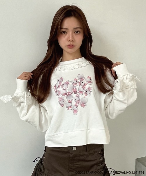 sanrio(サンリオ)の「ANGEL【HELLO KITTY】 HEART FRILL SWEAT(スウェット・レディース・グレー×サックスブルー/グレー×ピンク/オフホワイト/ブラック系・FREE)」の19枚目の写真