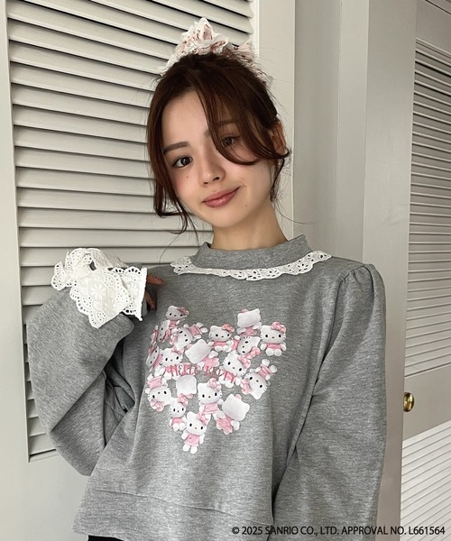sanrio(サンリオ)の「ANGEL【HELLO KITTY】 HEART FRILL SWEAT(スウェット・レディース・グレー×サックスブルー/グレー×ピンク/オフホワイト/ブラック系・FREE)」の15枚目の写真