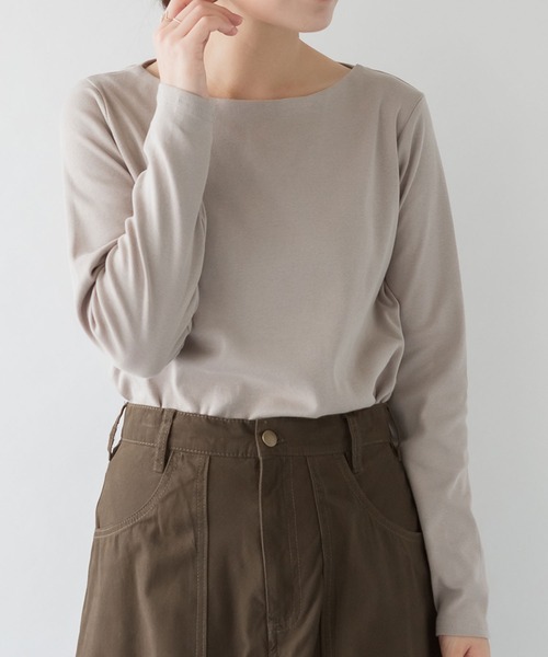 LARU(ラルー)の「コットンフライスボートネックロングスリーブシャツ(Tシャツ/カットソー・レディース・カーキ/パープル系その他/グレー系その他/ブラック/ホワイト/杢グレー/チャコールグレー/グレー系その他2・L/M)」の5枚目の写真