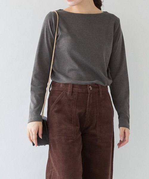 LARU(ラルー)の「コットンフライスボートネックロングスリーブシャツ(Tシャツ/カットソー・レディース・カーキ/パープル系その他/グレー系その他/ブラック/ホワイト/杢グレー/チャコールグレー/グレー系その他2・L/M)」の1枚目の写真
