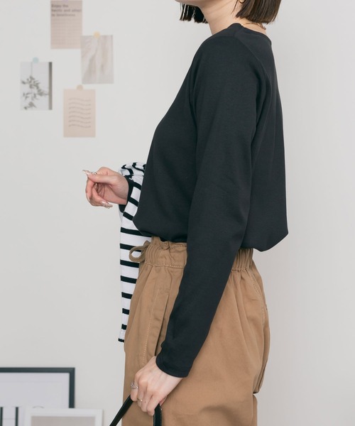 LARU(ラルー)の「コットンフライスボートネックロングスリーブシャツ(Tシャツ/カットソー・レディース・カーキ/パープル系その他/グレー系その他/ブラック/ホワイト/杢グレー/チャコールグレー/グレー系その他2・L/M)」の10枚目の写真