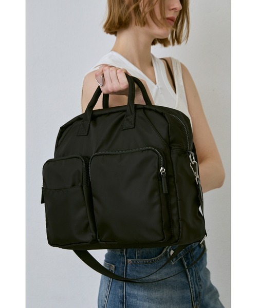 un/neu（アンノイ）の「アウトポケットナイロンバッグ / 大容量 / A4、PC(14inch)収納可能 / 撥水機能付き（ショルダーバッグ・レディース・ブラック/アイボリー/カーキ・FREE）」の3枚目の写真
