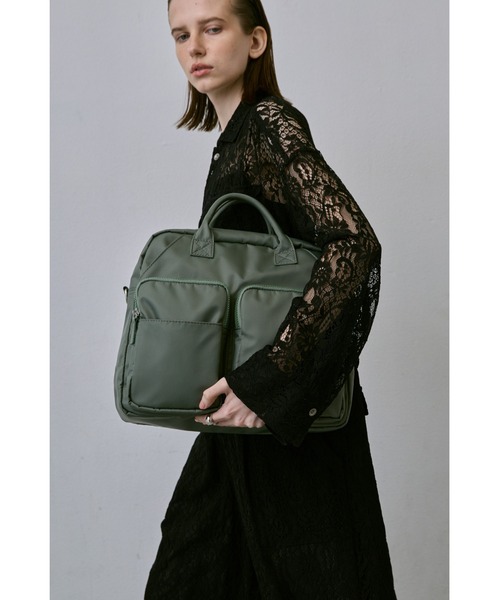 un/neu（アンノイ）の「アウトポケットナイロンバッグ / 大容量 / A4、PC(14inch)収納可能 / 撥水機能付き（ショルダーバッグ・レディース・ブラック/アイボリー/カーキ・FREE）」の18枚目の写真