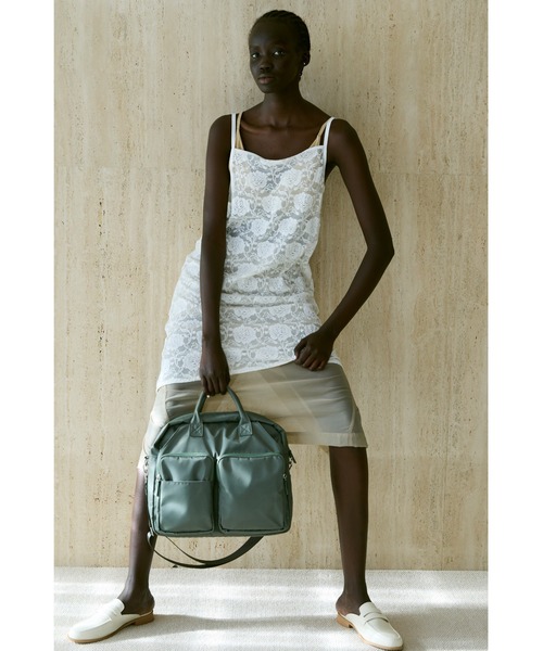 un/neu（アンノイ）の「アウトポケットナイロンバッグ / 大容量 / A4、PC(14inch)収納可能 / 撥水機能付き（ショルダーバッグ・レディース・ブラック/アイボリー/カーキ・FREE）」の14枚目の写真