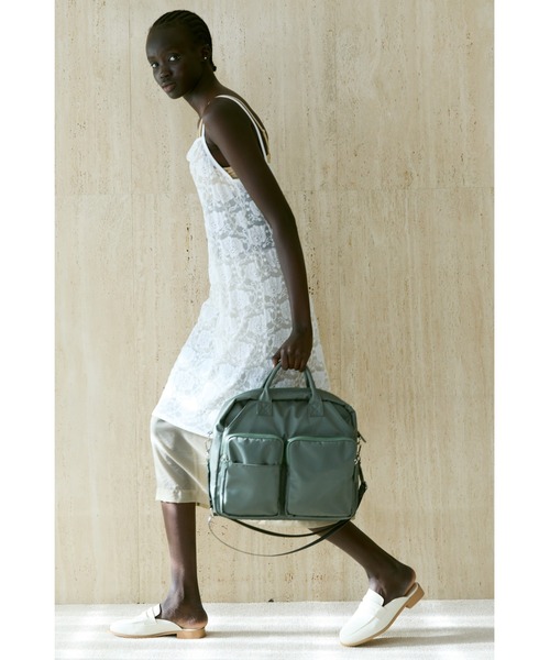 un/neu（アンノイ）の「アウトポケットナイロンバッグ / 大容量 / A4、PC(14inch)収納可能 / 撥水機能付き（ショルダーバッグ・レディース・ブラック/アイボリー/カーキ・FREE）」の12枚目の写真