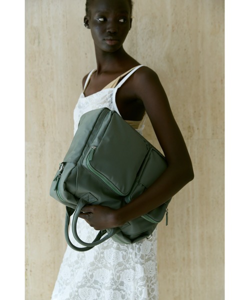 un/neu（アンノイ）の「アウトポケットナイロンバッグ / 大容量 / A4、PC(14inch)収納可能 / 撥水機能付き（ショルダーバッグ・レディース・ブラック/アイボリー/カーキ・FREE）」の10枚目の写真