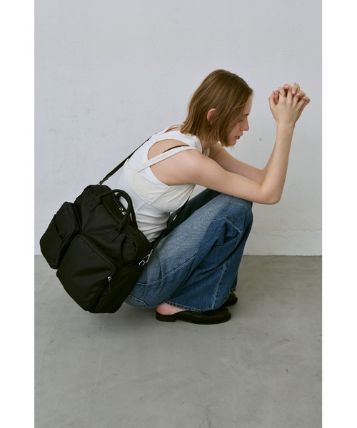 un/neu（アンノイ）の「アウトポケットナイロンバッグ / 大容量 / A4、PC(14inch)収納可能 / 撥水機能付き（ショルダーバッグ・レディース・ブラック/アイボリー/カーキ・FREE）」の4枚目の写真