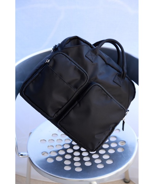 un/neu（アンノイ）の「アウトポケットナイロンバッグ / 大容量 / A4、PC(14inch)収納可能 / 撥水機能付き（ショルダーバッグ・レディース・ブラック/アイボリー/カーキ・FREE）」の5枚目の写真