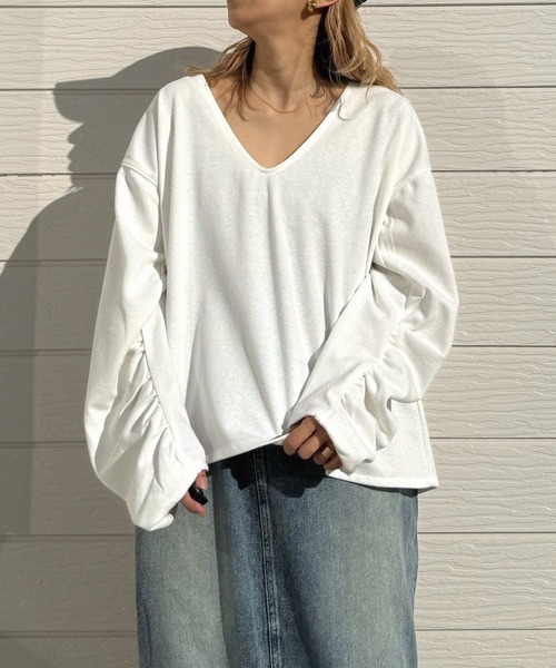 Q（キュー）の「ブークレダンボールディープVプルオーバー（Tシャツ/カットソー・レディース・ホワイト/チャコールグレー/ライム・MEDIUM）」の2枚目の写真