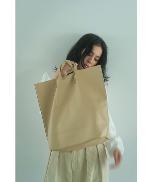 marjour(マージュール)の「MINIMAL LEATHER TOTE BAG(トートバッグ・レディース・ブラック/ブラウン/ベージュ・FREE)」の3枚目の写真