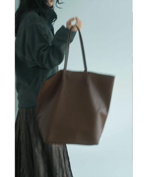 marjour(マージュール)の「MINIMAL LEATHER TOTE BAG(トートバッグ・レディース・ブラック/ブラウン/ベージュ・FREE)」の1枚目の写真