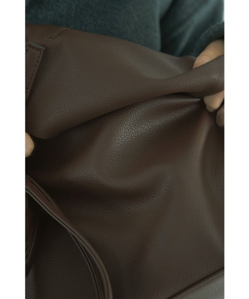 marjour(マージュール)の「MINIMAL LEATHER TOTE BAG(トートバッグ・レディース・ブラック/ブラウン/ベージュ・FREE)」の10枚目の写真