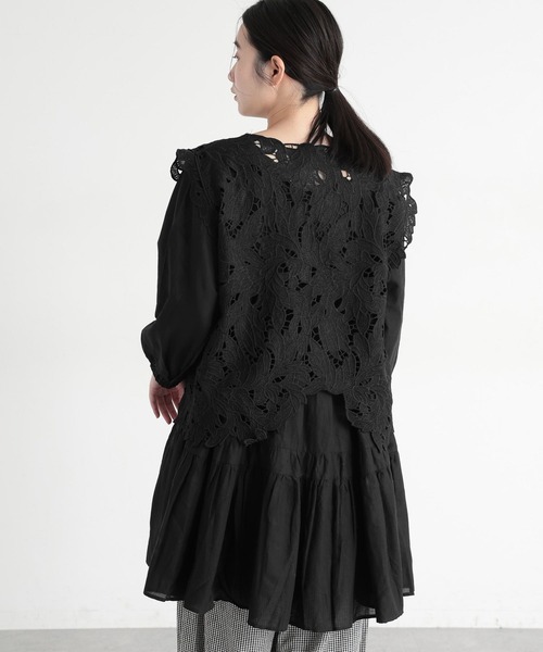 studio CLIP（スタディオクリップ）の「《natural by clip》華やかレースベスト（ベスト・レディース・ブラック/アイボリー・FREE）」の5枚目の写真