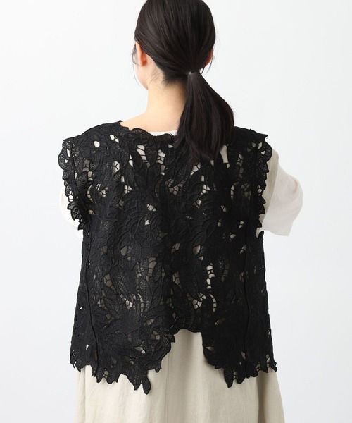 studio CLIP（スタディオクリップ）の「《natural by clip》華やかレースベスト（ベスト・レディース・ブラック/アイボリー・FREE）」の16枚目の写真