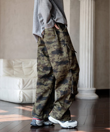 EFFECTION（エフェクション）の「【neos】ルーズシルエット 迷彩 カモフラージュ柄 カーゴ ワーク カーブ バルーン パンツ（カーゴパンツ）」