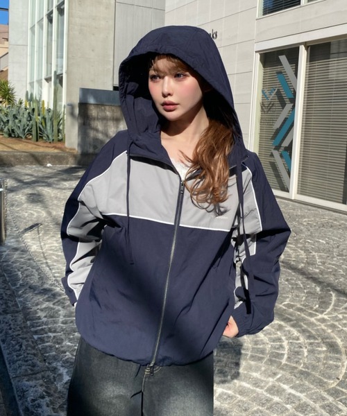 RAY CASSIN（レイカズン）の「ナイロンフードブルゾン（ブルゾン・レディース・グレー系その他2/ネイビー/ホワイト・FREE）」の3枚目の写真