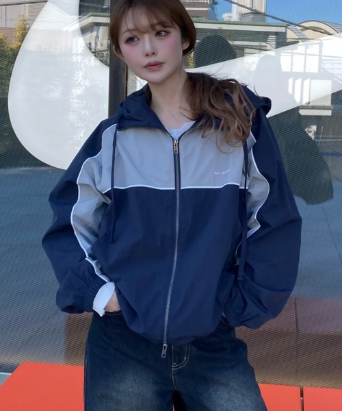 RAY CASSIN（レイカズン）の「ナイロンフードブルゾン（ブルゾン・レディース・グレー系その他2/ネイビー/ホワイト・FREE）」の4枚目の写真