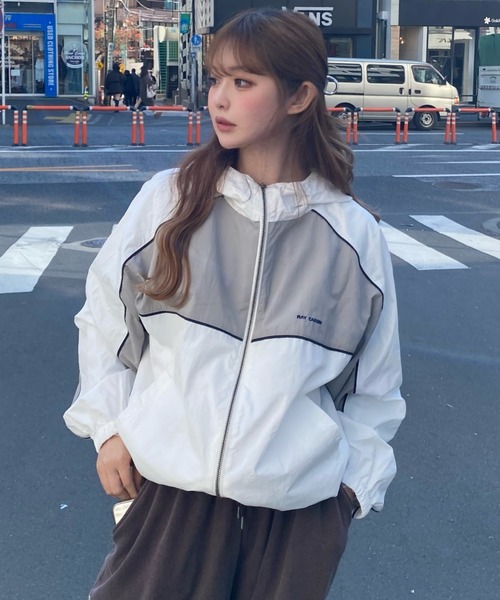 RAY CASSIN（レイカズン）の「ナイロンフードブルゾン（ブルゾン・レディース・グレー系その他2/ネイビー/ホワイト・FREE）」の9枚目の写真