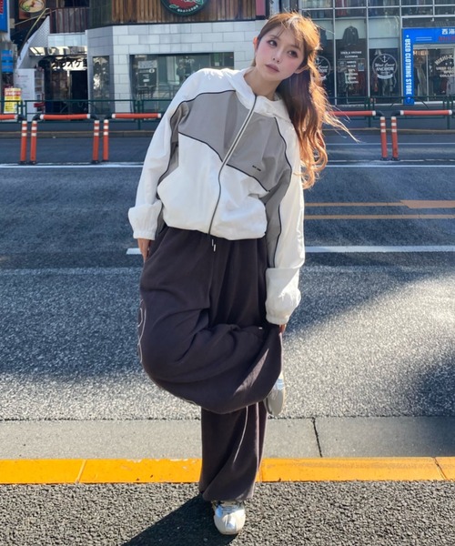 RAY CASSIN（レイカズン）の「ナイロンフードブルゾン（ブルゾン・レディース・グレー系その他2/ネイビー/ホワイト・FREE）」の11枚目の写真