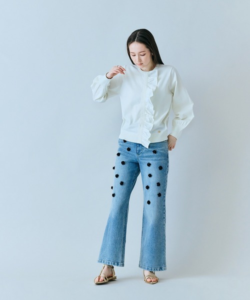 Audie a Muses(オーディアミューズ)の「ビジュー付きブーツカットデニム(デニムパンツ・レディース・ネイビー・36/38/40/42)」の22枚目の写真