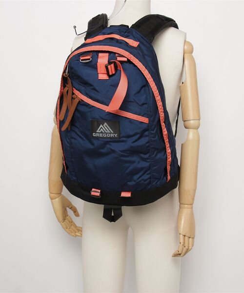 GREGORY(グレゴリー)の「デイパック DAYPACK ディープネイビーXピンク(バックパック/リュック・メンズ・ネイビー系・ONE SIZE)」の2枚目の写真