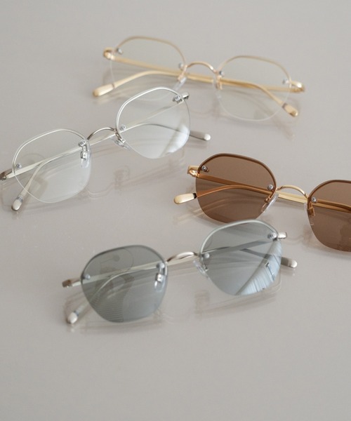 VitaFelice（ヴィータフェリーチェ）の「スリムフレーム UVカットサングラス リムレスメガネ 眼鏡 リムレスサングラス（サングラス・レディース・ライトグレー系1/ブラウン系/シルバー系1/シャンパン/ゴールド系2/ライトグレー系2/シルバー系2/ゴールド系1・FREE）」の2枚目の写真