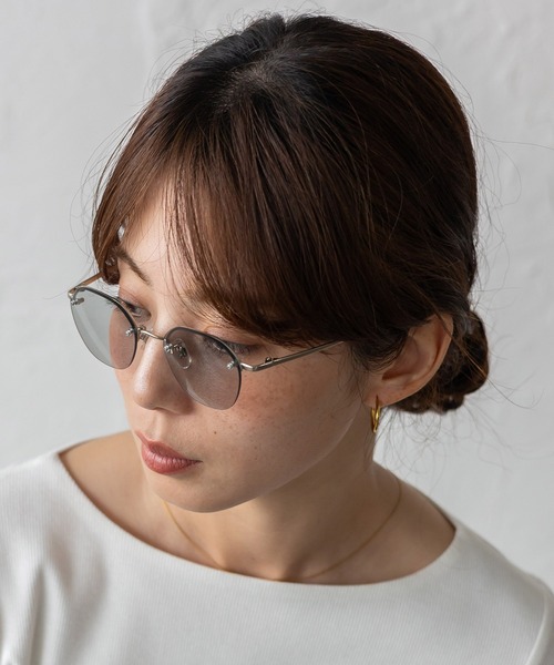 VitaFelice（ヴィータフェリーチェ）の「スリムフレーム UVカットサングラス リムレスメガネ 眼鏡 リムレスサングラス（サングラス・レディース・ライトグレー系1/ブラウン系/シルバー系1/シャンパン/ゴールド系2/ライトグレー系2/シルバー系2/ゴールド系1・FREE）」の9枚目の写真