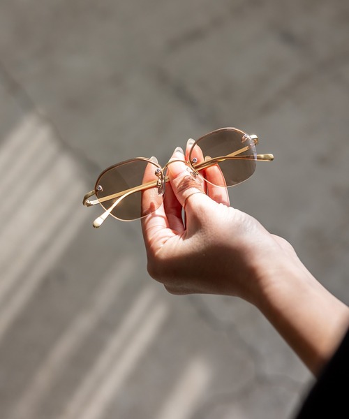 VitaFelice（ヴィータフェリーチェ）の「スリムフレーム UVカットサングラス リムレスメガネ 眼鏡 リムレスサングラス（サングラス・レディース・ライトグレー系1/ブラウン系/シルバー系1/シャンパン/ゴールド系2/ライトグレー系2/シルバー系2/ゴールド系1・FREE）」の11枚目の写真